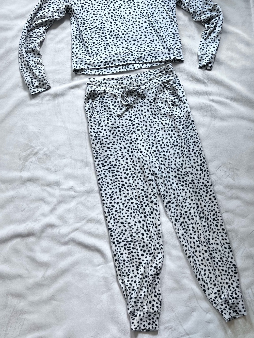 White and Black Spotted Pajama Set - Cozy Long Sleeve Top & Jogger Bottoms M